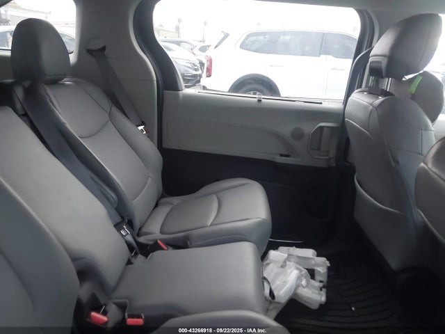 5TDJRKEC3PS177853 Toyota SIENNA XLE