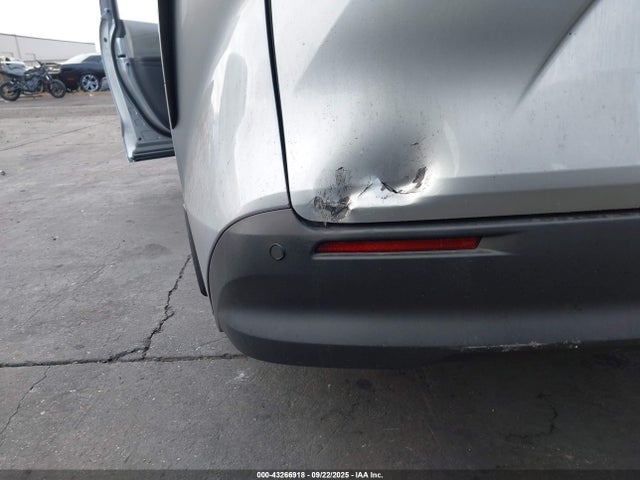 5TDJRKEC3PS177853 Toyota SIENNA XLE