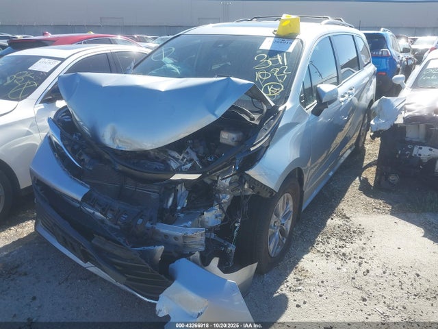 5TDJRKEC3PS177853 Toyota SIENNA XLE