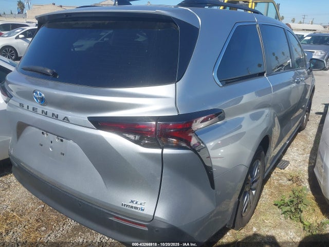 5TDJRKEC3PS177853 Toyota SIENNA XLE