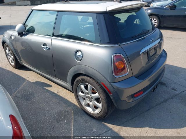 2009 MINI COOPER S WMWMF73529TW86213 Photo 2