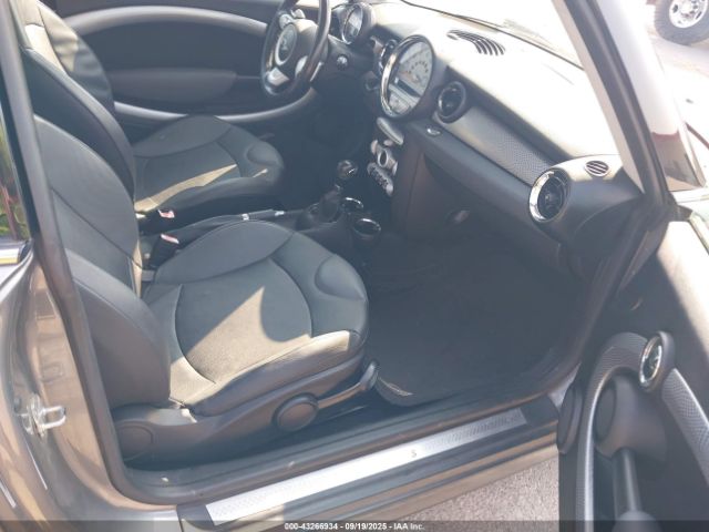 2009 MINI COOPER S WMWMF73529TW86213 Photo 4
