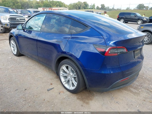 2021 TESLA MODEL Y 5YJYGDEEXMF303644 Photo 2
