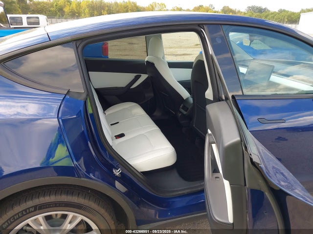 2021 TESLA MODEL Y 5YJYGDEEXMF303644 Photo 7