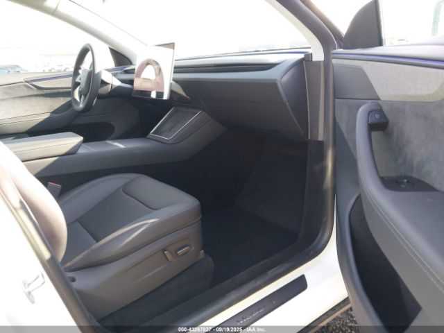 2026 TESLA MODEL Y 7SAYGDED7TF446169 Photo 4