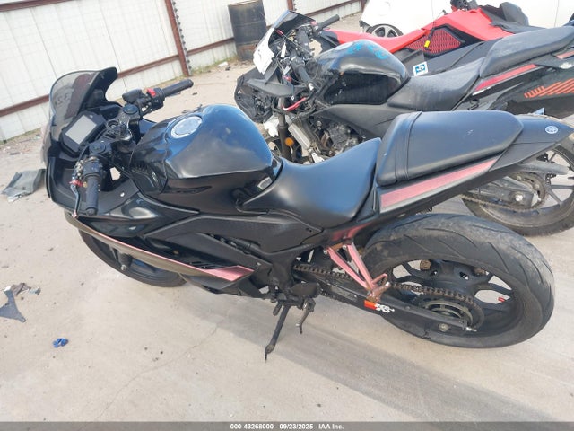 MH3RH18Y4MK007920 Yamaha 2021