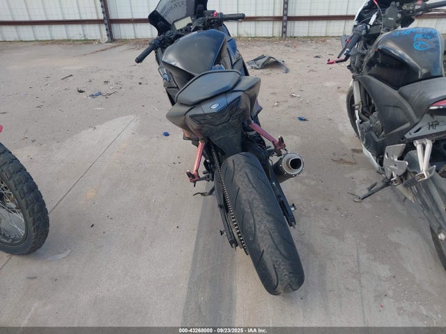 MH3RH18Y4MK007920 Yamaha 2021