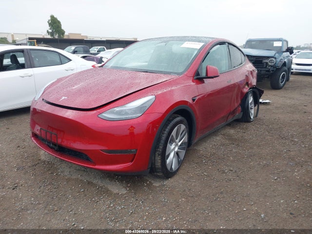 2024 TESLA MODEL Y 7SAYGDEEXRA223168 Photo 1