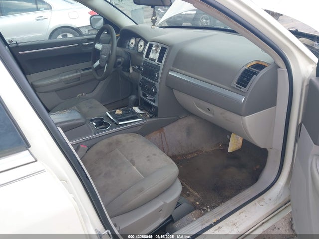 Продажа на аукционе авто 2010 Chrysler 300 Touring, vin: 2C3CA4CD3AH216281, номер лота: 43268045