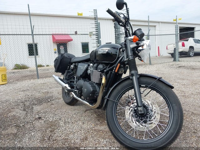 Triumph Motorcycle Bonneville T100 2015 SMT910K13FT668345 main image