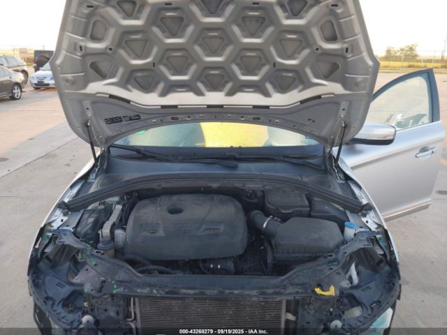 2017 VOLVO XC60 YV440MDU5H2149491 Photo 9