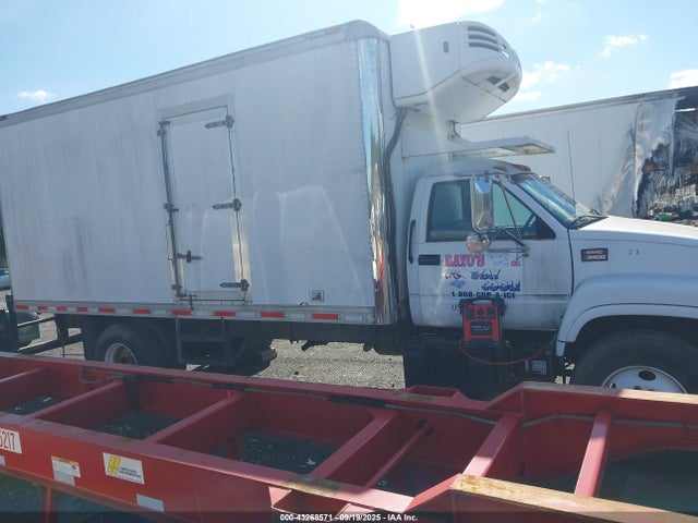 43268571 :رقم المزاد ، 1GDJ6H1C4YJ513330 vin ، 2000 Gmc Tc6h042 مزاد بيع