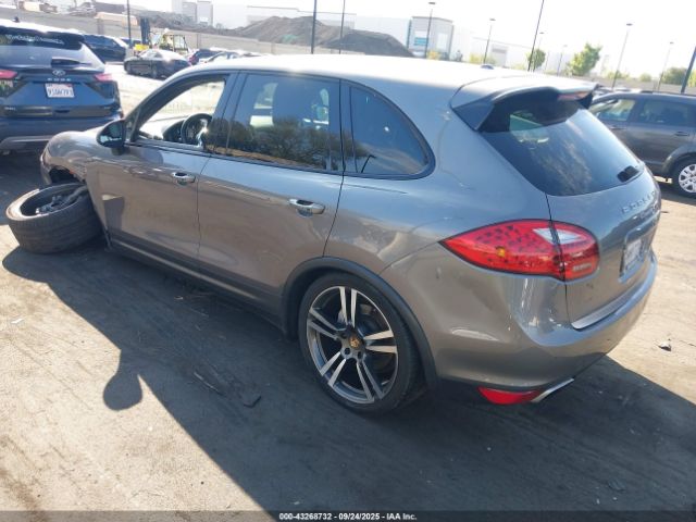 2011 PORSCHE CAYENNE WP1AB2A29BLA46016 Photo 2