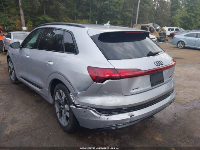 2022 AUDI E-TRON WA1AAAGE0NB045633 Photo 2