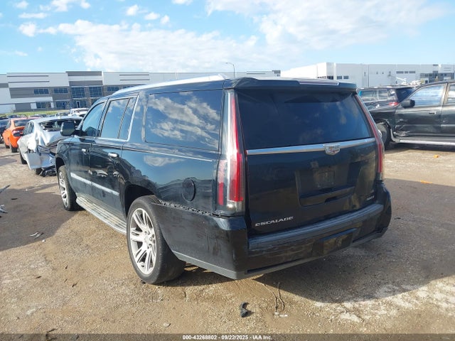 2016 CADILLAC ESCALADE ESV 1GYS3HKJ5GR275884 Photo 2