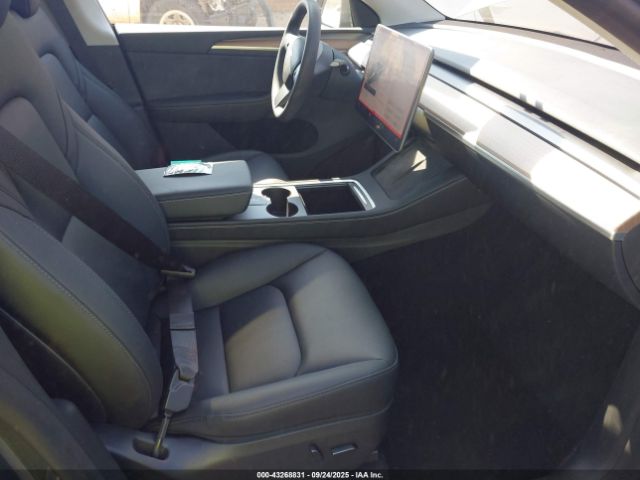 2023 TESLA MODEL Y 7SAYGDEE0PA153743 Photo 4