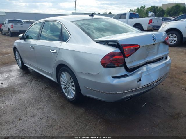 2017 VOLKSWAGEN PASSAT 1VWBT7A31HC050947 Photo 2