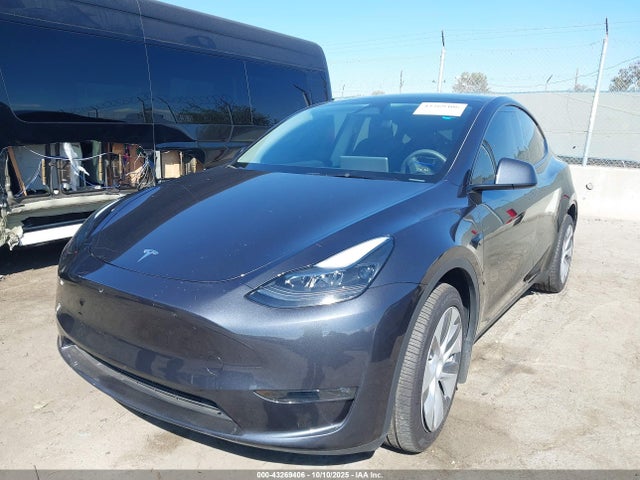 2024 TESLA MODEL Y 7SAYGDEE6RA229579 Photo 1