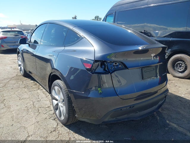 2024 TESLA MODEL Y 7SAYGDEE6RA229579 Photo 2