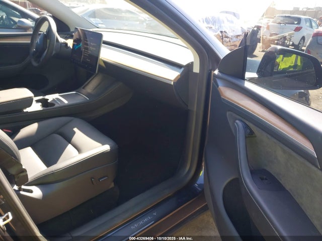 2024 TESLA MODEL Y 7SAYGDEE6RA229579 Photo 4