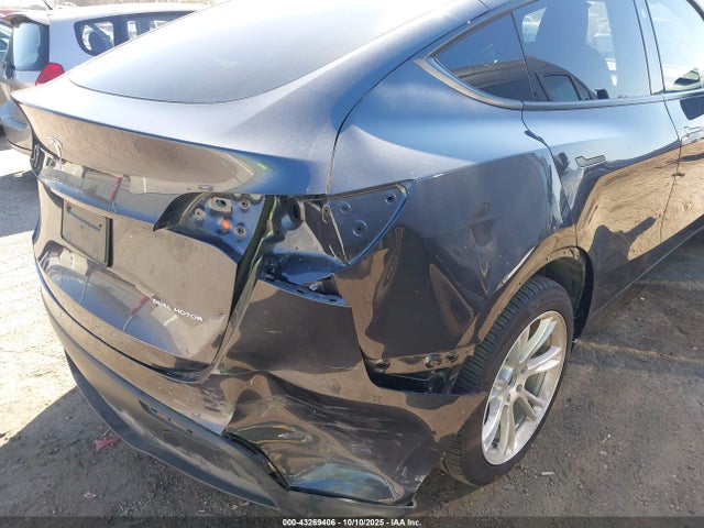 2024 TESLA MODEL Y 7SAYGDEE6RA229579 Photo 5
