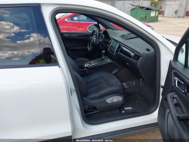 2017 PORSCHE MACAN WP1AA2A50HLB03032 Photo 4