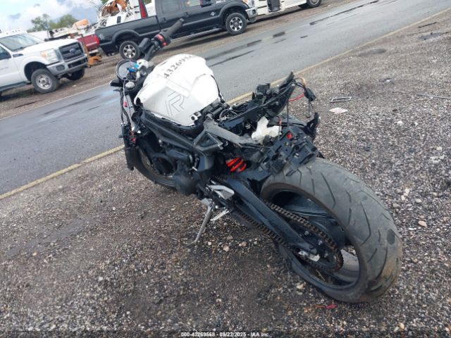 2024 TRIUMPH MOTORCYCLE STREET TRIPLE SMTA604S2RTBK0929 Photo 2