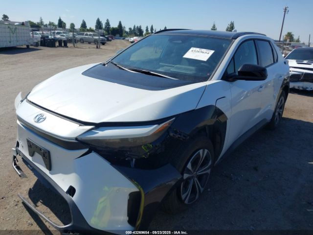 2024 TOYOTA BZ4X JTMABACA2RA079705 Photo 1