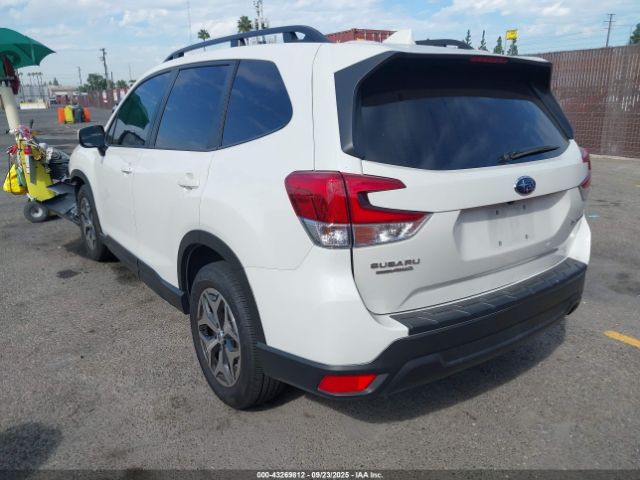 2022 SUBARU FORESTER JF2SKAEC8NH428288 Photo 2