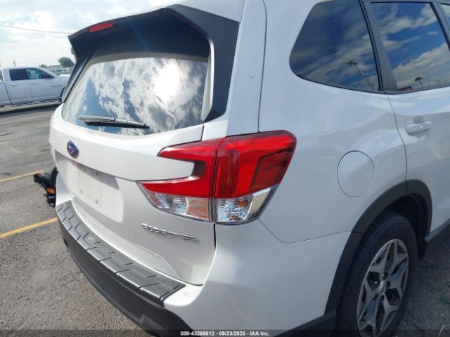 2022 SUBARU FORESTER JF2SKAEC8NH428288 Photo 3