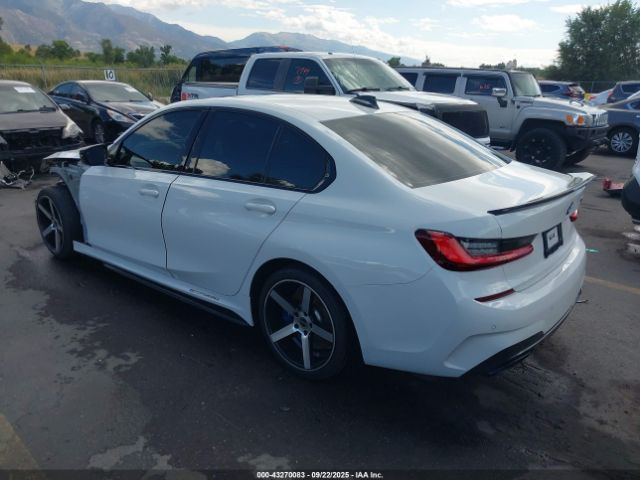 2022 BMW 3 SERIES WBA5U7C06NFM32494 Photo 2