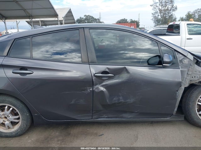 Toyota Prius Two 2016 JTDKBRFU9G3523740 Image 14
