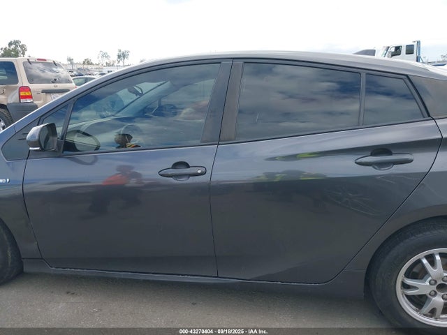 Toyota Prius Two 2016 JTDKBRFU9G3523740 Image 15