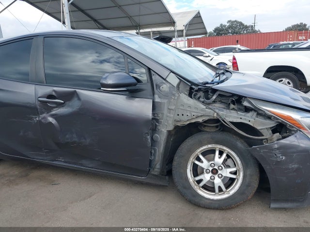 Toyota Prius Two 2016 JTDKBRFU9G3523740 Image 6