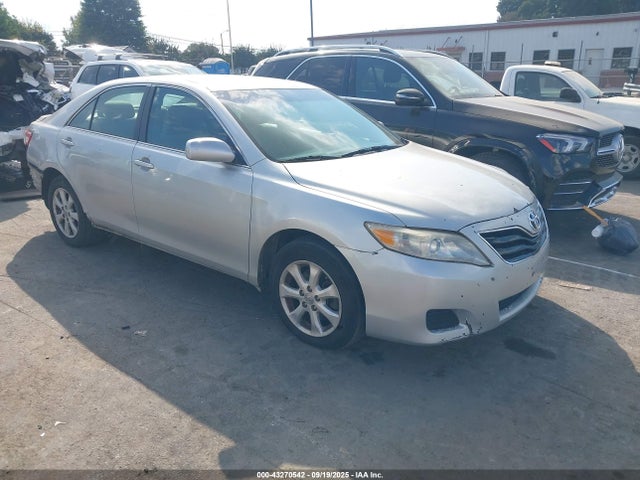 43270542 :رقم المزاد ، 4T1BF3EK5AU101415 vin ، 2010 Toyota Camry Le مزاد بيع