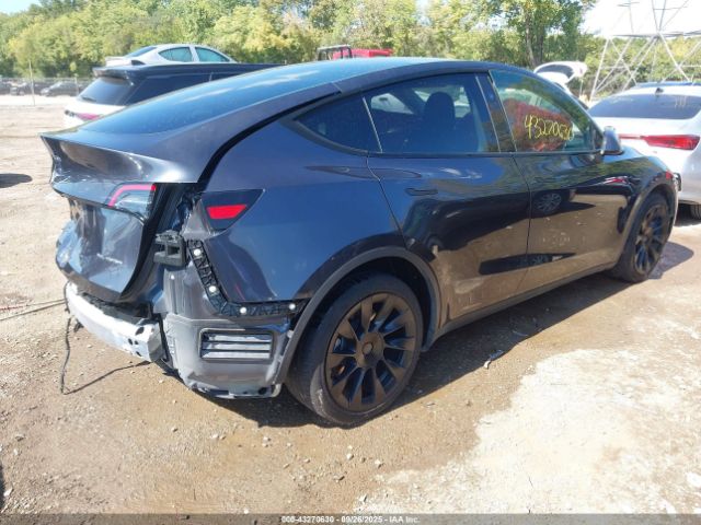 2024 TESLA MODEL Y 7SAYGDEE5RA249757 Photo 3