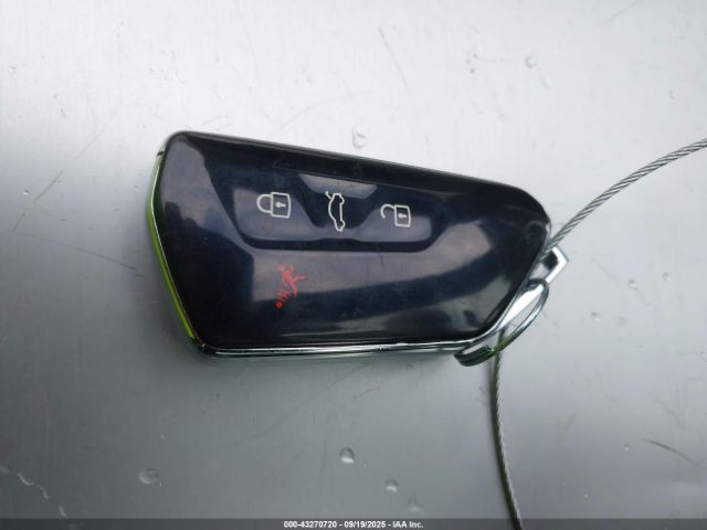 2023 VOLKSWAGEN ID.4 1V2VMPE8XPC040272 Photo 10