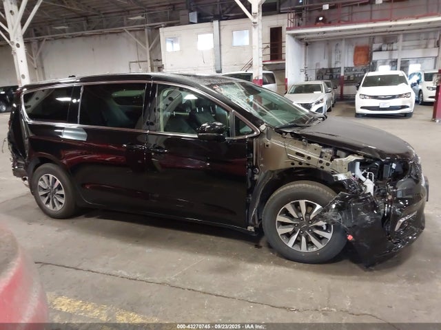 2C4RC1S75RR188421 Chrysler 2024