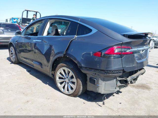 2018 TESLA MODEL X 5YJXCBE27JF129657 Photo 2