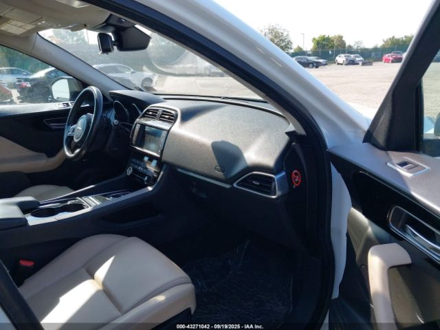 2017 JAGUAR F-PACE SADCJ2BV0HA097516 Photo 4