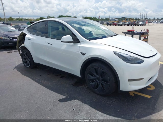 2025 TESLA MODEL Y 7SAYGDED6SA373632 Photo 0