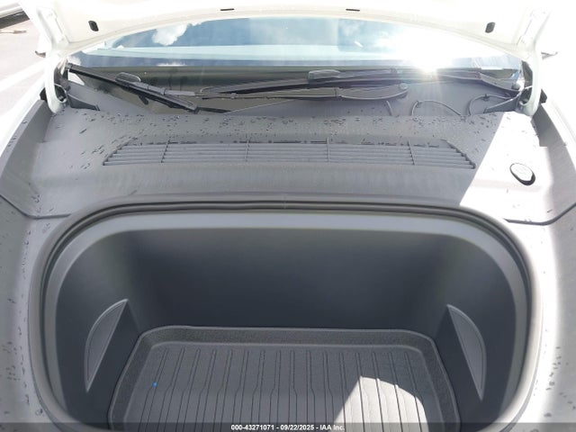 2025 TESLA MODEL Y 7SAYGDED6SA373632 Photo 9