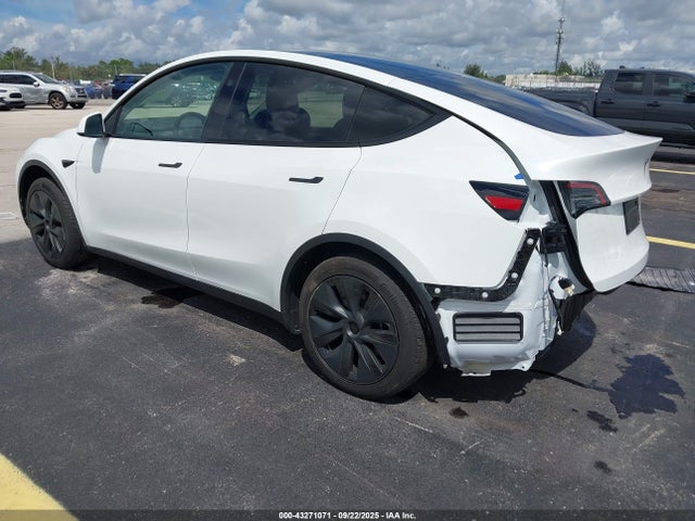 2025 TESLA MODEL Y 7SAYGDED6SA373632 Photo 2