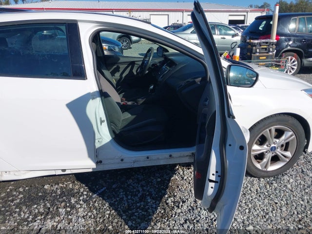 1FADP3F26EL322158 Ford FOCUS SE