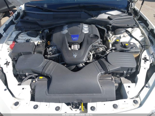 Maserati Ghibli S Q4 2014 ZAM57RTA8E1097763 Image 10