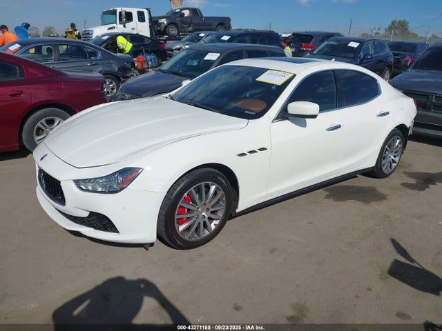 Maserati Ghibli S Q4 2014 ZAM57RTA8E1097763 Image 2