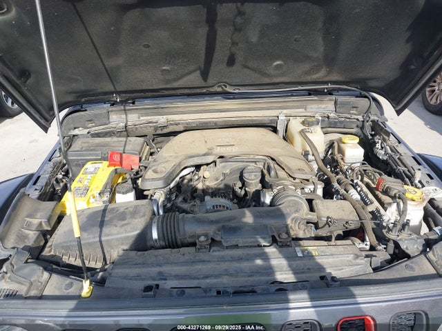 1C4HJXDGXJW164435 Jeep Wrangler Unlimited Sport S 4x4