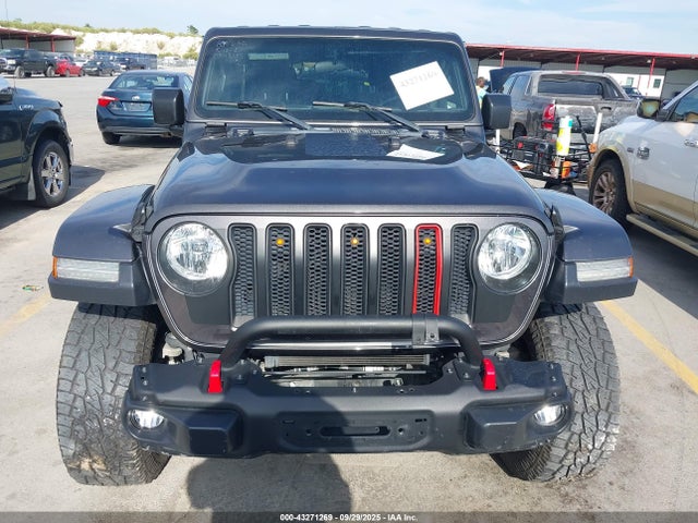 1C4HJXDGXJW164435 Jeep Wrangler Unlimited Sport S 4x4