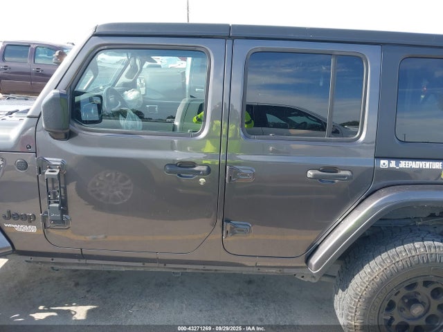 1C4HJXDGXJW164435 Jeep Wrangler Unlimited Sport S 4x4