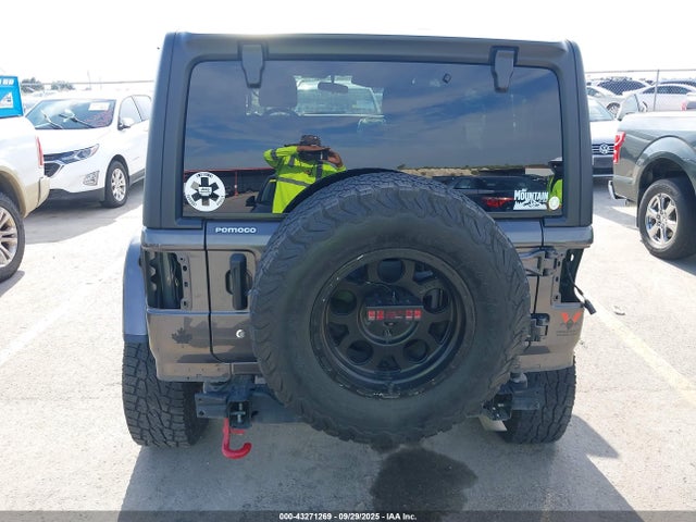 1C4HJXDGXJW164435 Jeep Wrangler Unlimited Sport S 4x4